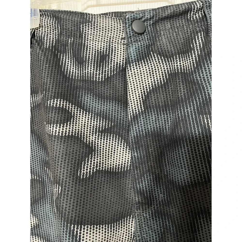No Boundaries Mens‎ Cargo Shorts Size 40 Camo Print Zip Pockets Casual Outdoor